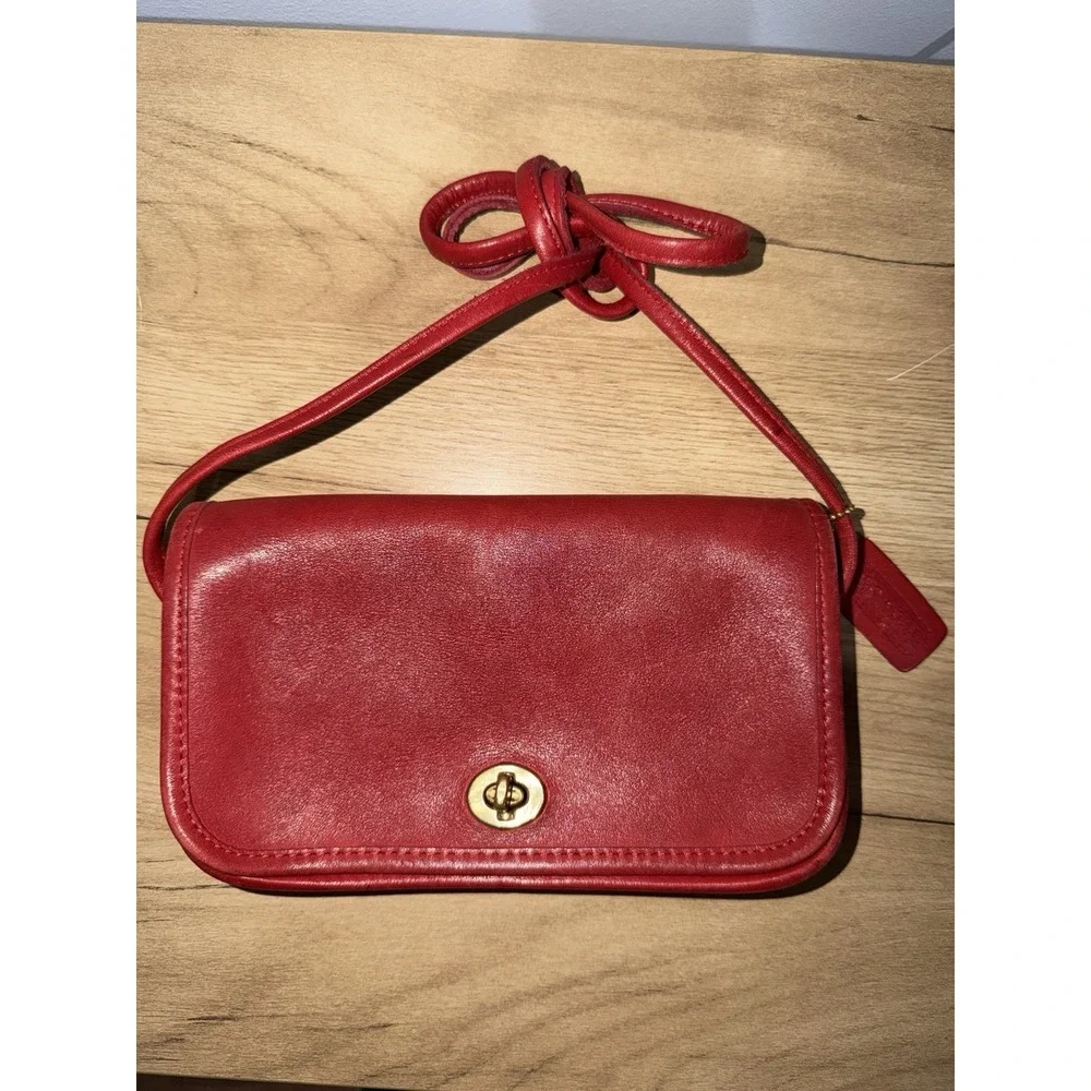 Vintage Red Dinky  Crossbody Coach Bag Made in New York City 80s‎ 6336 S